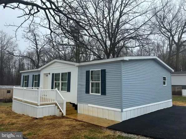 300 Ridge Rd Trailer 99, Etters, PA 17319