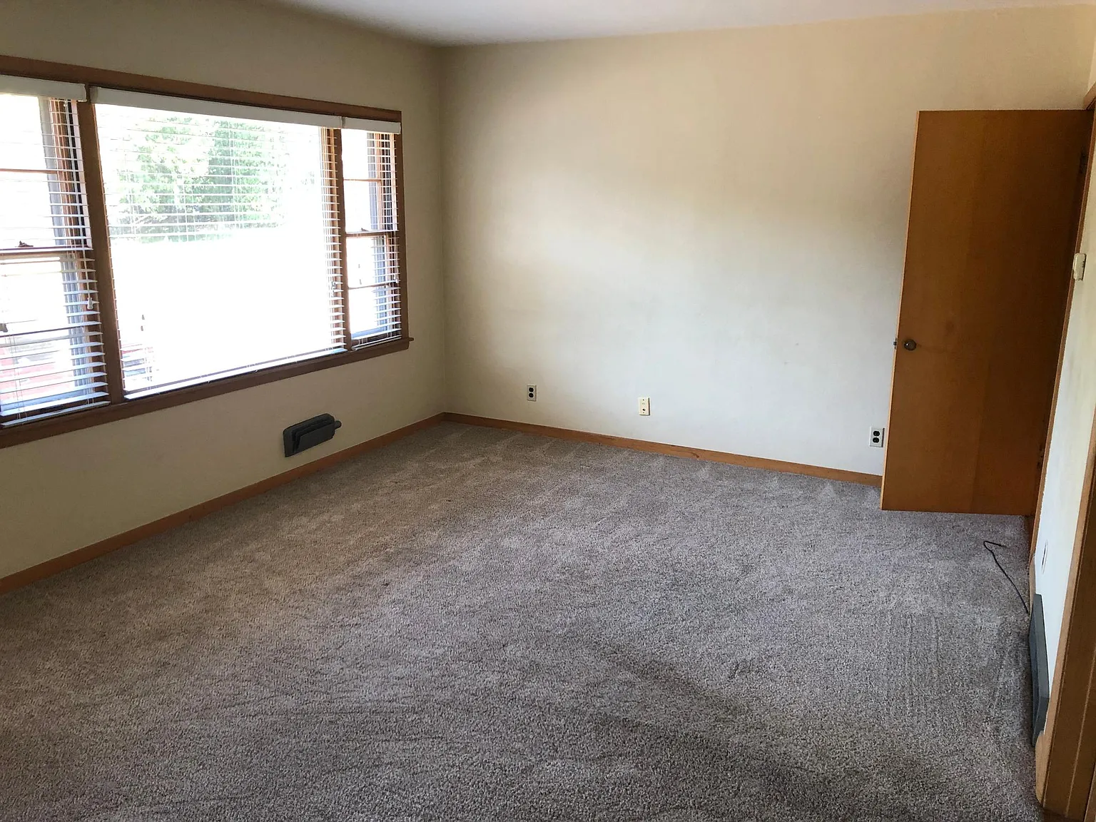 1025 W Lombard St — Photo 4