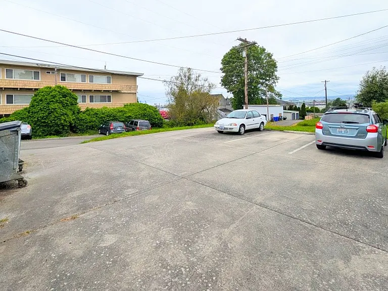 1020 Wall St — Photo 11