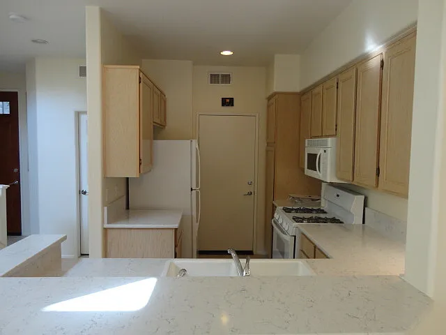 26604 Yosemite Pl — Photo 3