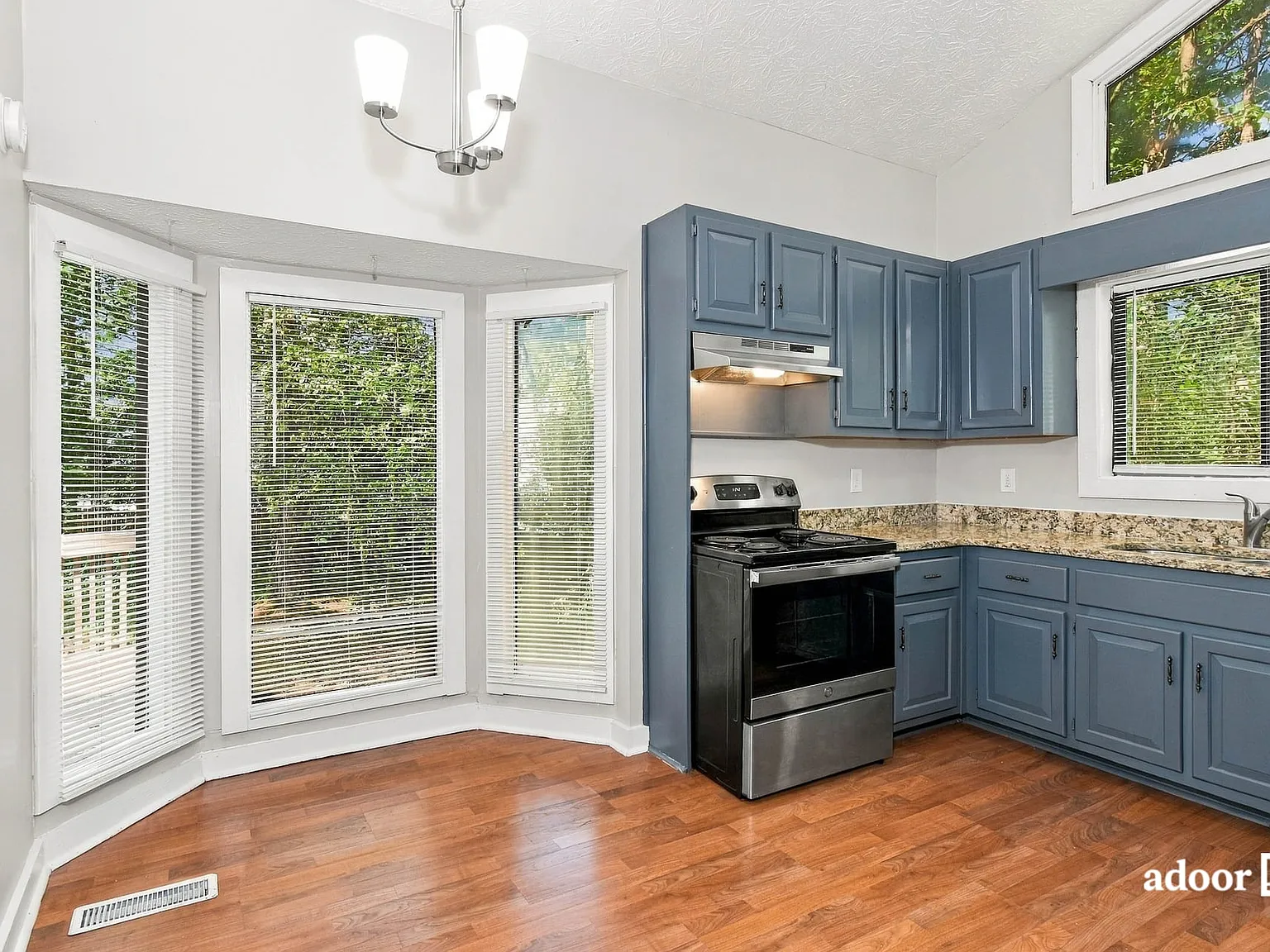 4 bed, 3.0 bath, 1724 sqft, $2,545 — Photo 3