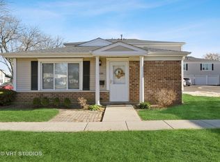 1131 Cove Dr, Prospect Heights, IL 60070