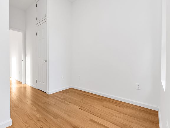 3rd image of 238 E 58th St APT 21