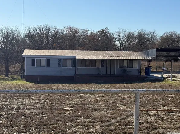 149 Oak Hill, La Vernia, TX 78121