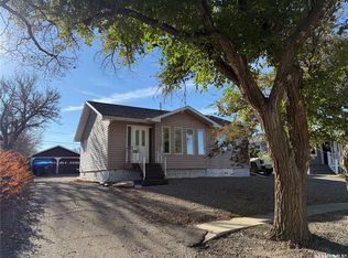 326 3rd Ave SW, Eston, SK S0L1A0