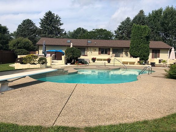 2nd image of 821 Friar Tuck Dr