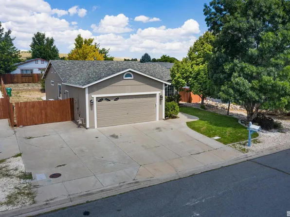 5847 Magenta Ct, Sun Valley, NV 89433