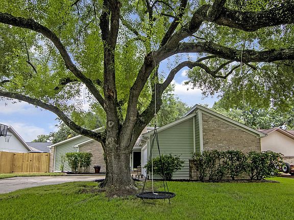 2nd image of 5218 Meadow Place Dr
