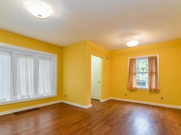 5th image of 1425 Margaret Ave SE