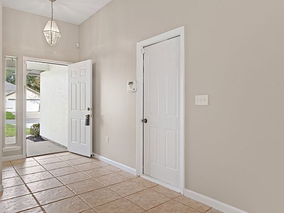 3rd image of 268 Southlake Dr