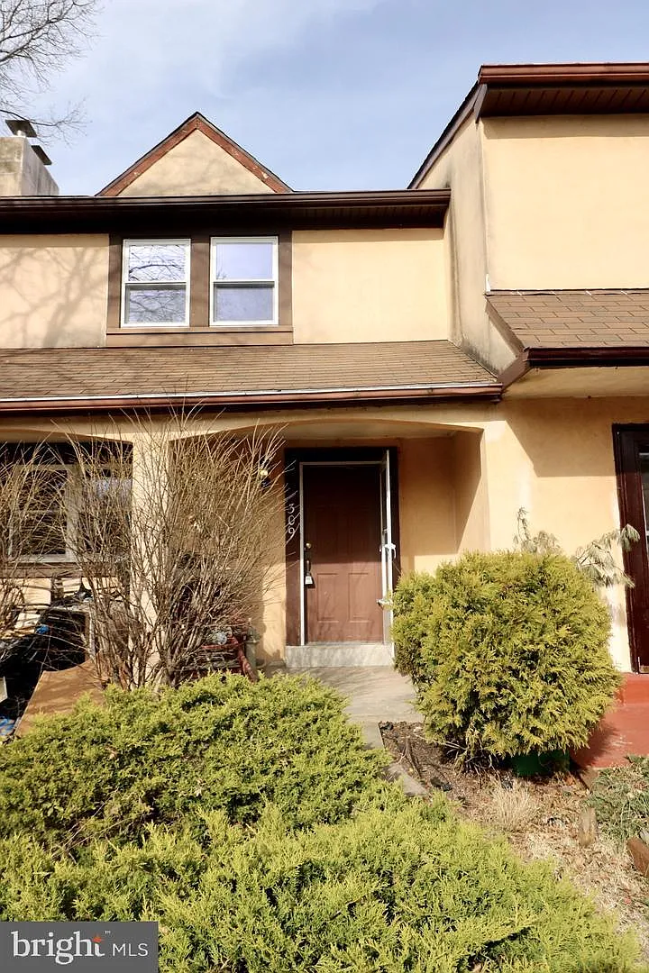 3 bed, 1.5 bath, 1520 sqft, $2,100 — Photo 1