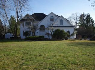 48 Rofay Dr, East Northport, NY 11731