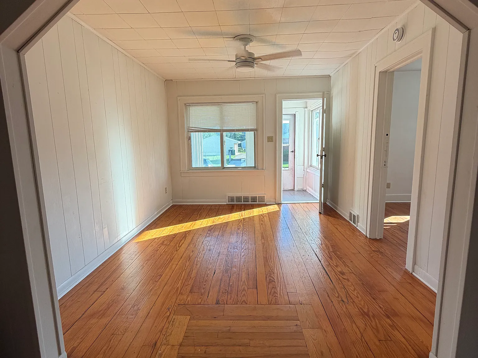 2 bed, 726 sqft, $1,200 — Photo 2