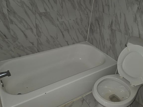 4th image of 358-360 S Orange Ave #2R