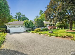 425 Beech Ave, Paramus, NJ 07652