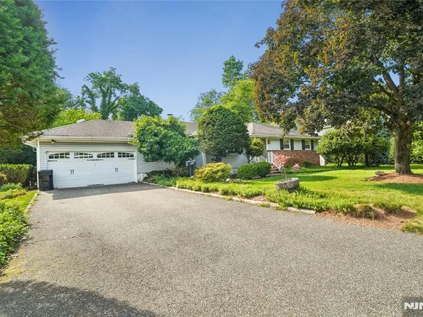 425 Beech Ave, Paramus, NJ 07652