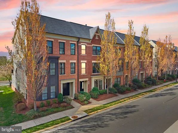 42279 Riggins Ridge Ter, Ashburn, VA 20148