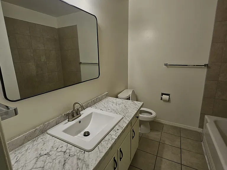 517 Palomas Dr SE #B — Photo 13