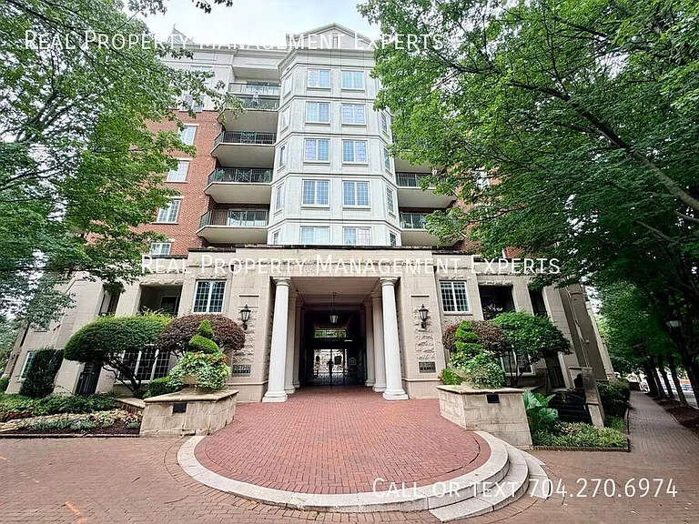 300 W 5th St #215 — Photo 8