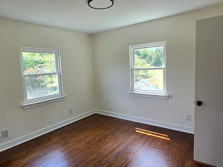3417 Windsor Rd SW — Photo 17