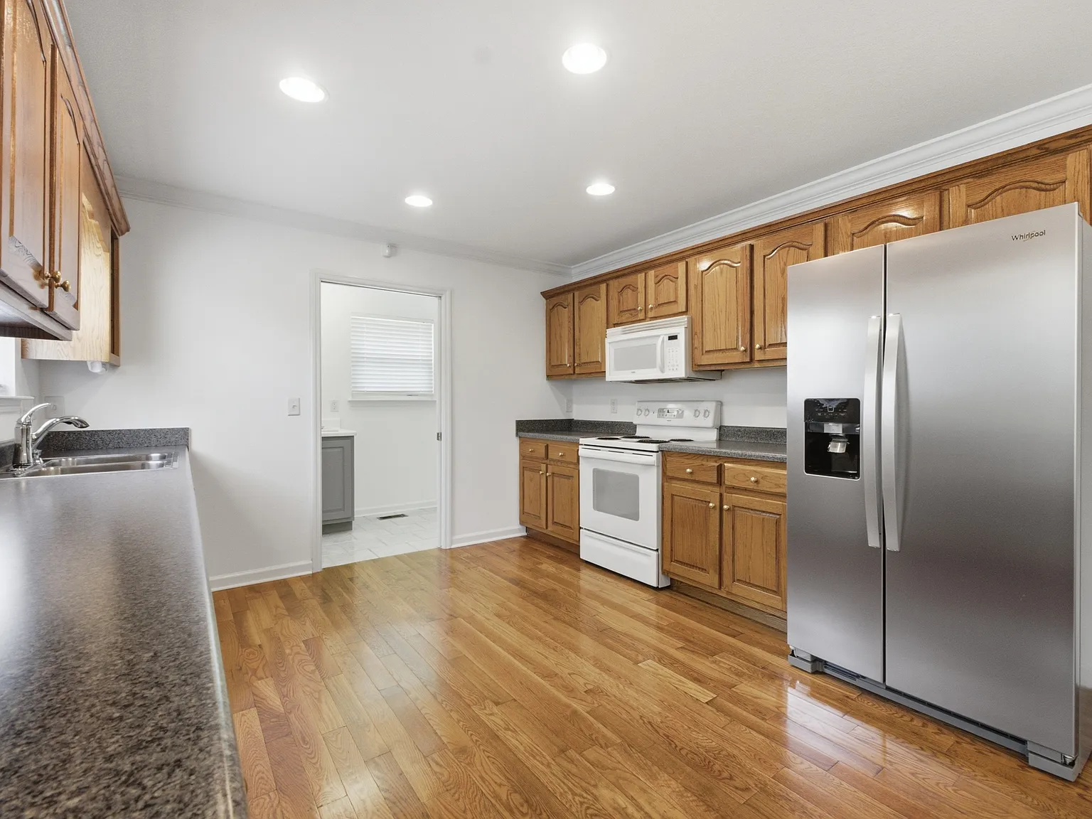 3 bed, 1164 sqft, $2,200 — Photo 3