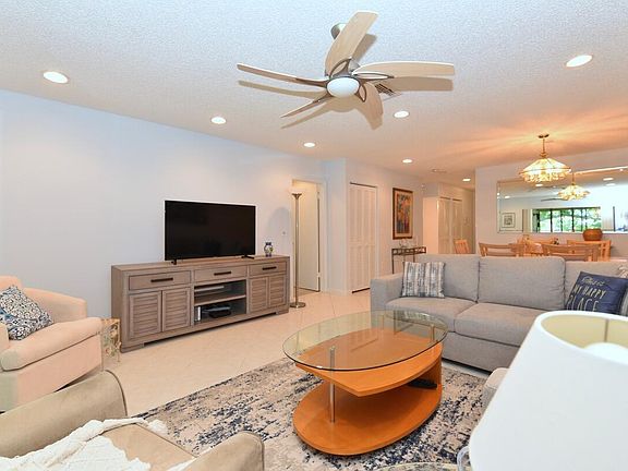 5th image of 17 E Stratford Dr Drive E #F