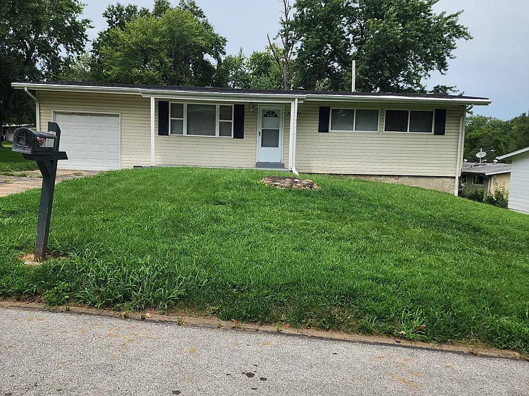10201 Dacey Dr — Photo 3