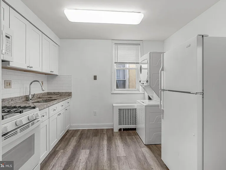 2440 Carpenter St #B — Photo 3