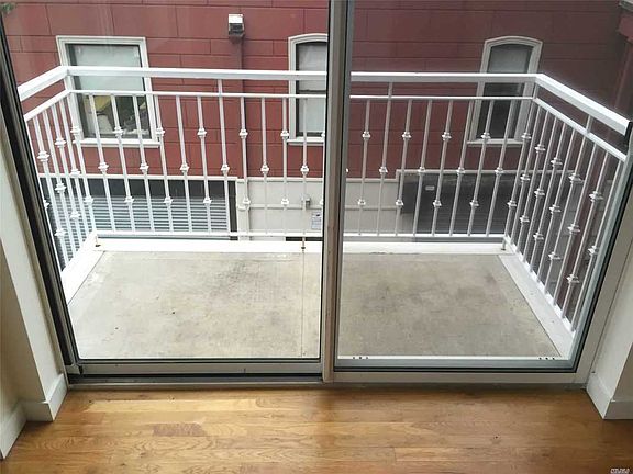 5th image of 2550 Crescent St APT 3A