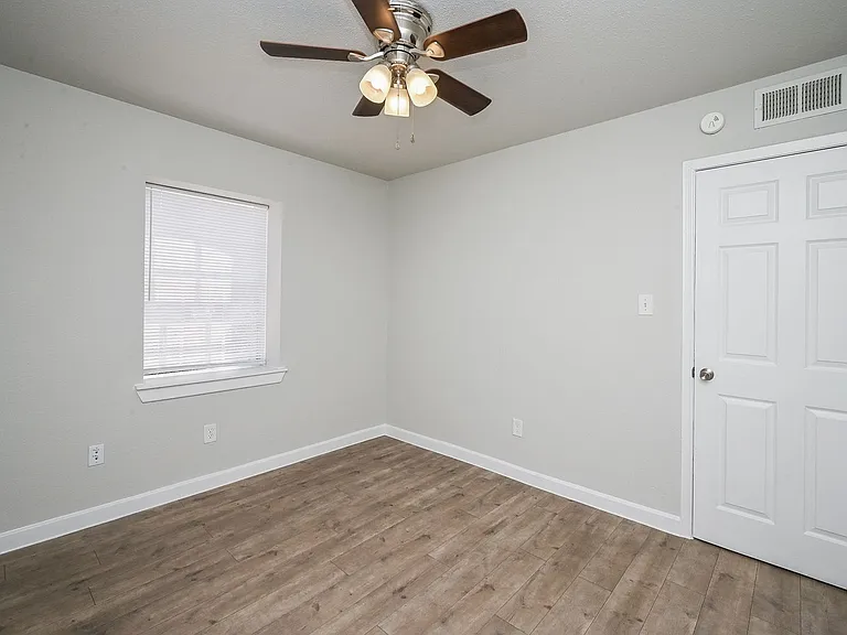 1518 East Ave — Photo 54