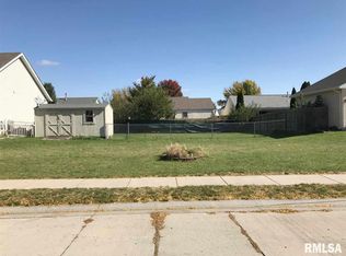 32 Bourbaki Rd, New Berlin, IL 62670