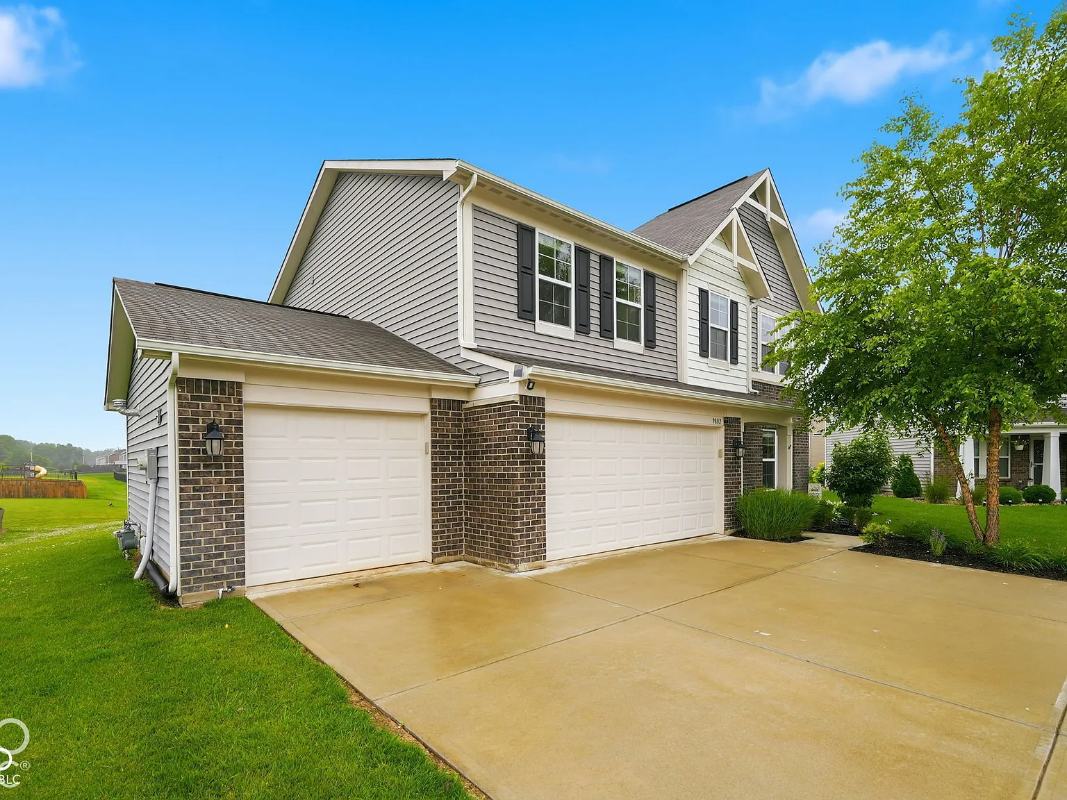 3 bed, 2.5 bath, 2288 sqft, $2,400 — Photo 1