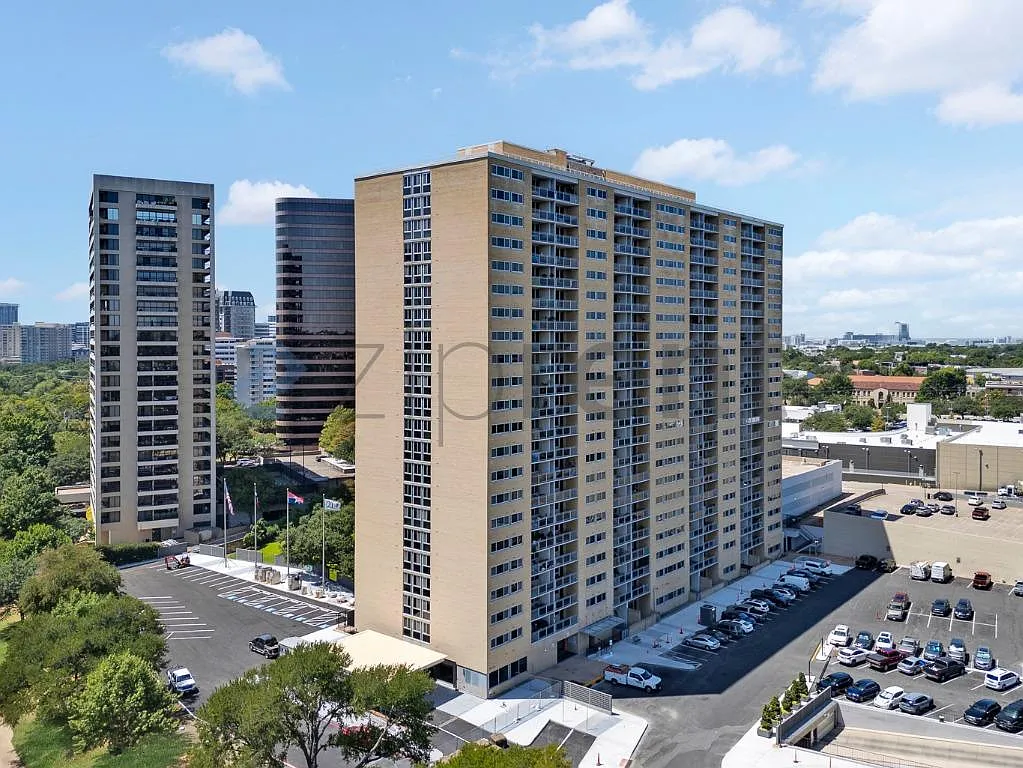 1 bed, 866 sqft, $1,900 — Photo 2