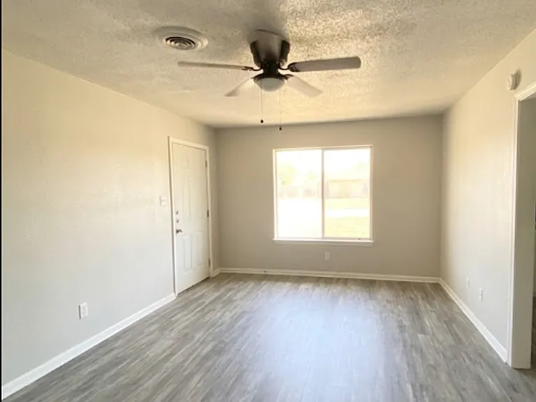 2313 Melissa Cir — Photo 3