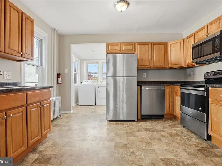 226 N Warren St — Photo 9
