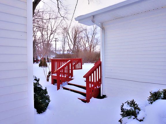 3rd image of 20348 Crawford Ave