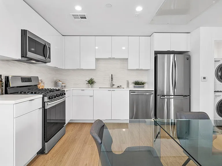 11NOHO APARTMENTS — Photo 12