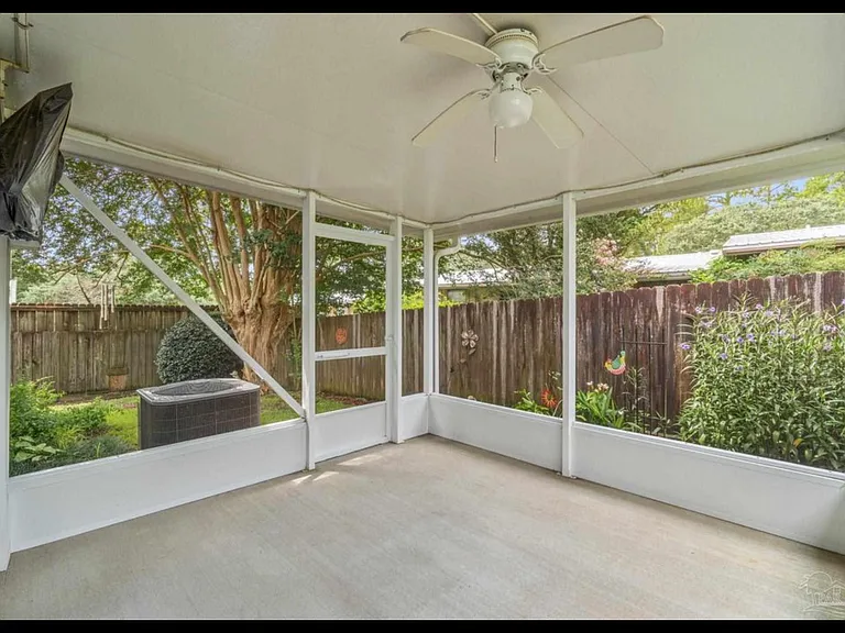 2074 Cambridge Cir — Photo 29