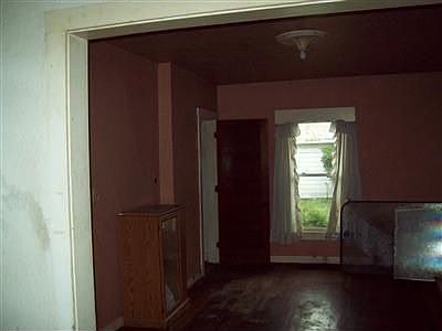 5th image of 136 Illinois Ave