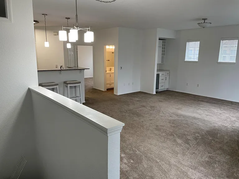 1220 NE Horizon Loop #109 — Photo 1