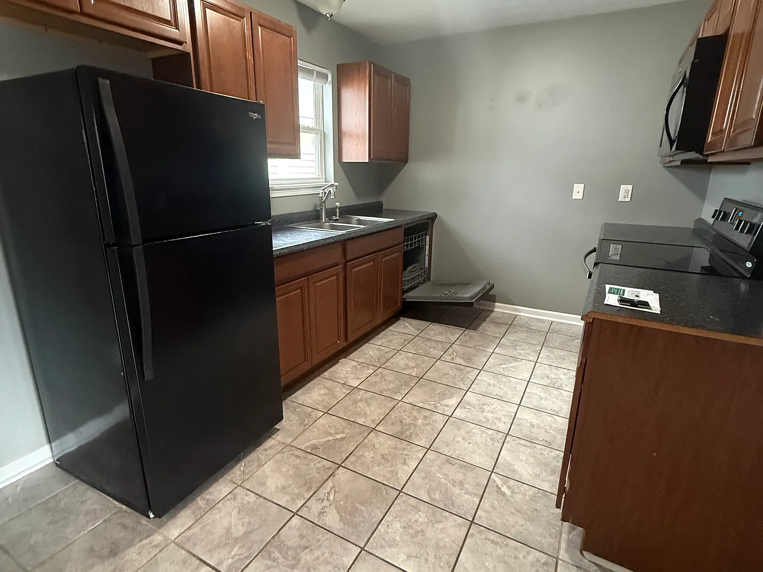 1 bed, 692 sqft, $1,349 — Photo 3