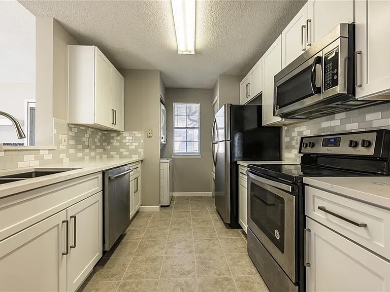 1107 Sandy Lane Dr — Photo 11