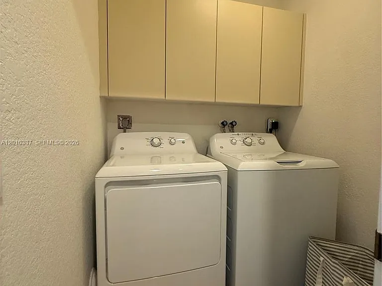 1070 Capistrano — Photo 37