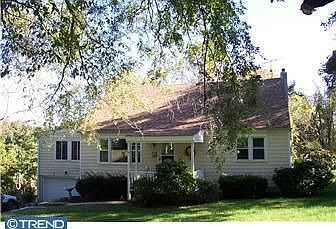 2nd image of 1552 Overhill Rd
