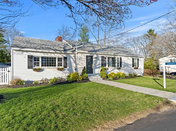 12 Christopher St, Newburyport, MA 01950