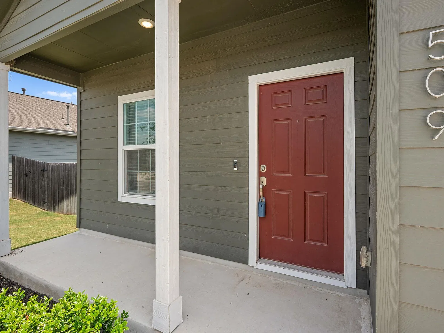 4 bed, 2.0 bath, 1649 sqft, $1,975 — Photo 3