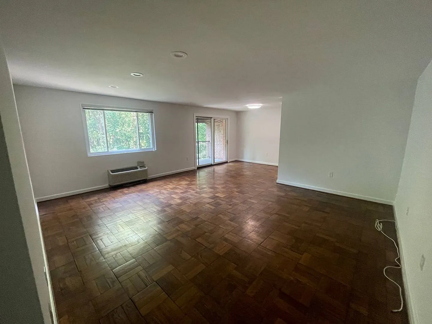 A spacious two bedroom, one bath apartment In the Exckusive Glover Hill Condo! — Photo 4