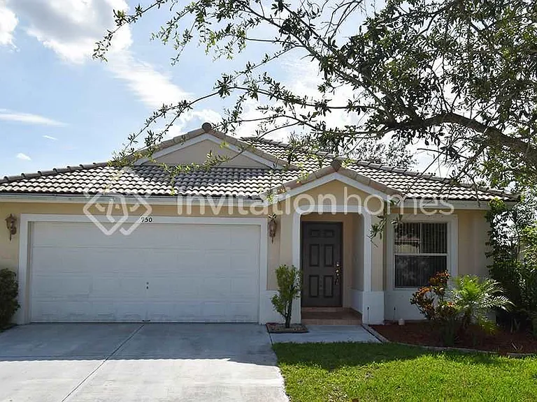 950 SW 164th Ave — Photo 1