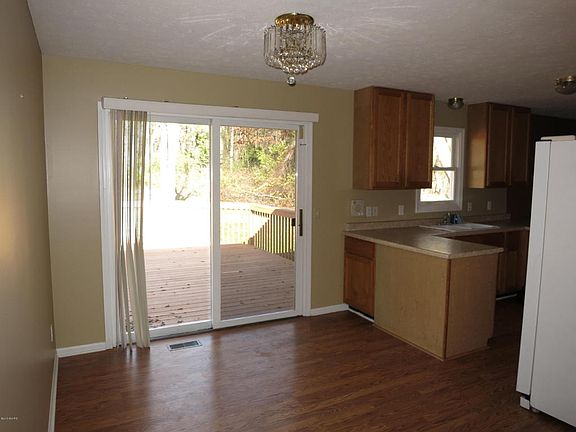 5th image of 8649 E H Ave