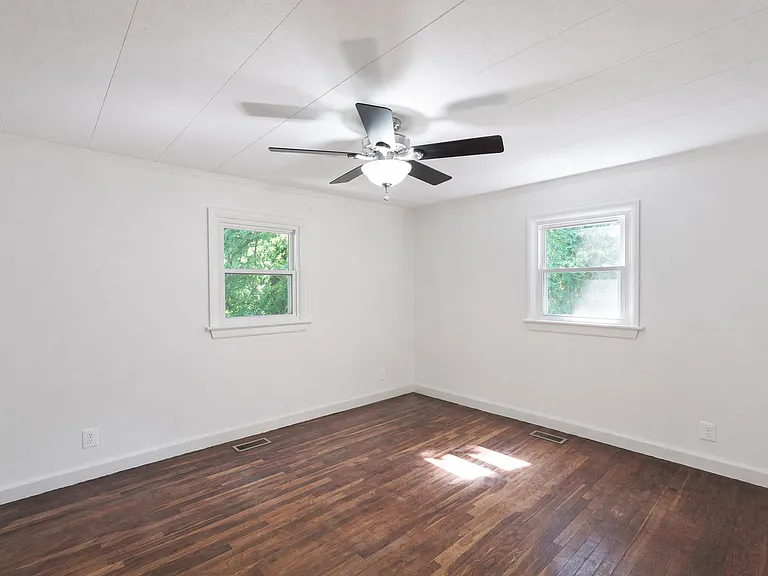 1042 Floral Ct — Photo 26